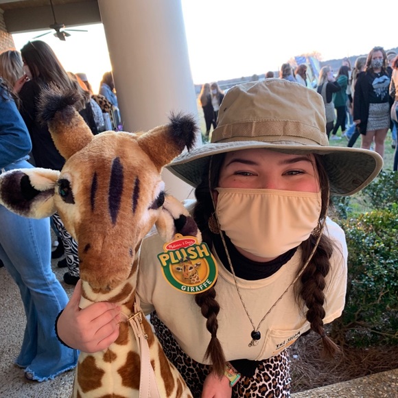 Meet your Posher, Emilie - Picture 1 of 1